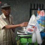 Sosok Samaila Dg, Gading, Penjual Es Krim Keliling yang Hidup Sebatangkara di Bantaran Sungai Muara Kolaka