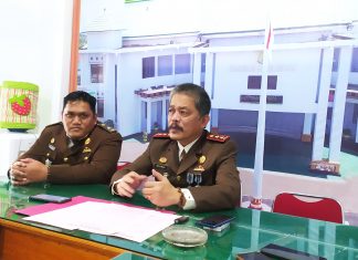 Kejari Kolaka Resmi Tahan Sekwan dan Bendahara DPRD Kolaka