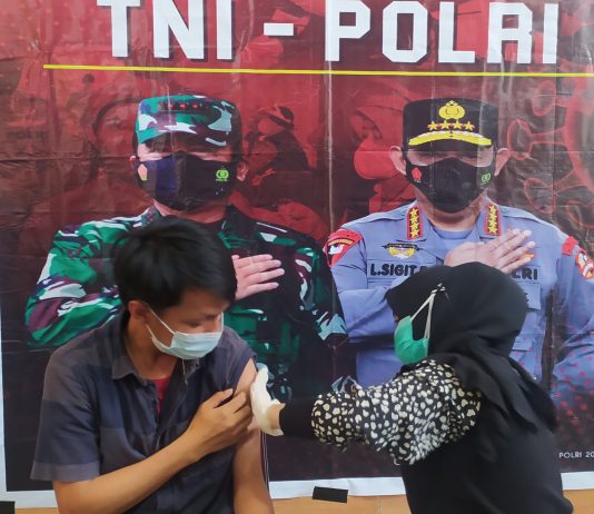 Ratusan Mahahasiswa USN Kolaka Divaksin