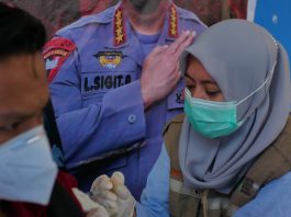 Ratusan Masyarakat Kolaka Antusias Ikuti Vaksinasi Forum Wartawan Kolaka