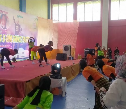 Ratusan Orang Ikuti Zumba dan Aerobik Uphie Dance Studio