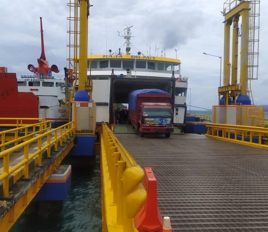 Akibat Cuaca Buruk, Pelayanan Penyeberangan di Pelabuhan Kolaka Ditutup Sementara