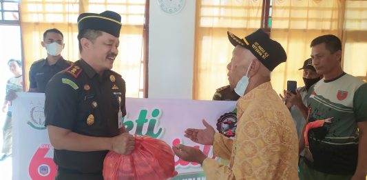 Tali Asih dari Jaksa Untuk Veteran Kolaka