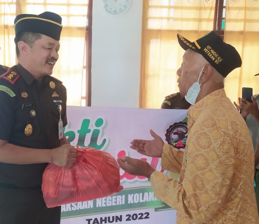 Tali Asih dari Jaksa Untuk Veteran Kolaka