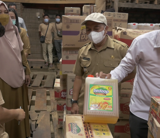 Tim TPID Temukan Ratusan Liter Minyak goreng Subsidi Tersimpan Di Salah Satu Distributor di Kolaka