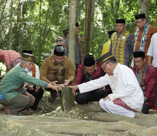 Ritual Adat Mosehe Wonua Sukses Digelar, Bupati Kolaka Ajak Pemuda Lestarikan Budaya