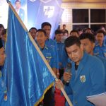 Alvian: Ketua KNPI Kolaka itu Hanya Satu Yaitu Ripaldi, Bukan yang Lain Alvian Akawijaya Putra saat memberikan petaka kepada ketua terpilih KNPI Kolaka Ripaldi Rusdi