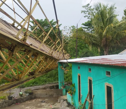 Jembatan Gantung di Jalan Bendungan Balandete Hampir Roboh