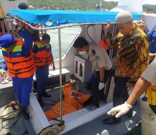 Mayat Laki-Laki Ditemukan Mengapung Tak Bernyawa Didekat Pelabuhan Kolaka