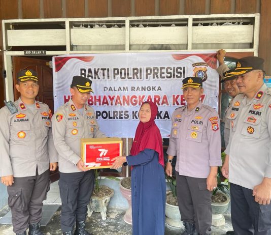 Kapolres Kolaka Anjangsana Ke Rumah Purnawirawan Polri dan Warakawuri