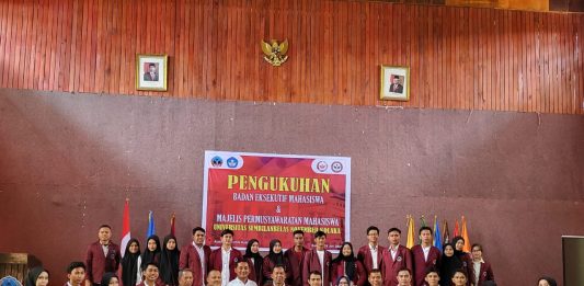 Rektor USN Kolaka Kukuhkan Pengurus BEM adan MPM Tingkat Universitas