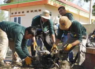 Beach Cleaning, Antam Kolaborasi dengan Wartawan Kolaka