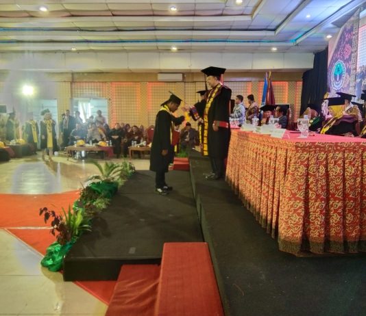1.014 Mahasiswa USN Kolaka Diwisuda, ini Lulusan Terbaiknya