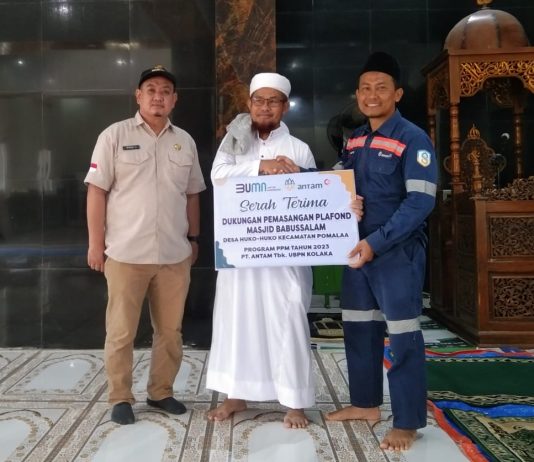 PT Antam UBPN Kolaka Renovasi Plafond Masjid Babussalam Huko-huko
