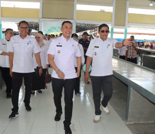 Pj Bupati Kolaka Resmikan 3 Pasar Rakyat