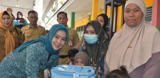 Bantuan Seragam dan Peralatan Sekolah untuk Anak-Anak TK PAUD Kolaka