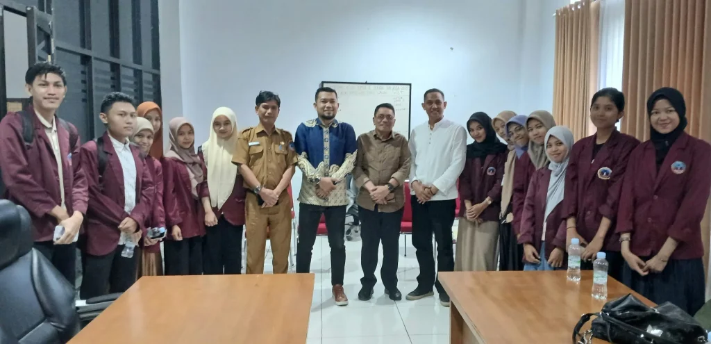 Kuliah Lapangan di DPRD Kolaka: Mahasiswa USN Belajar tentang Demokrasi