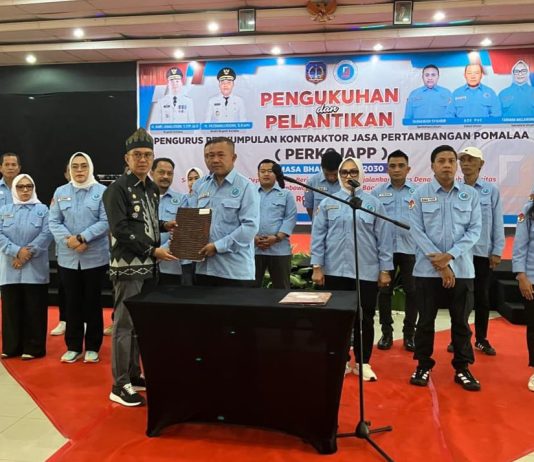 Bupati Kolaka Kukuhkan Pengurus PERKOJAPP, Dorong Soliditas dan Konsolidasi