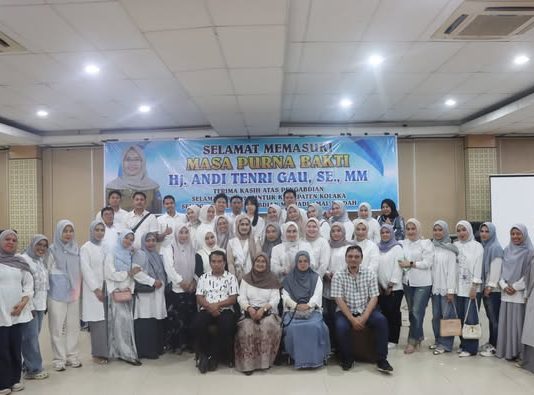 Haru dan Hangat, Andi Tenri Gau Purna Bakti Setelah 32 Tahun Mengabdi