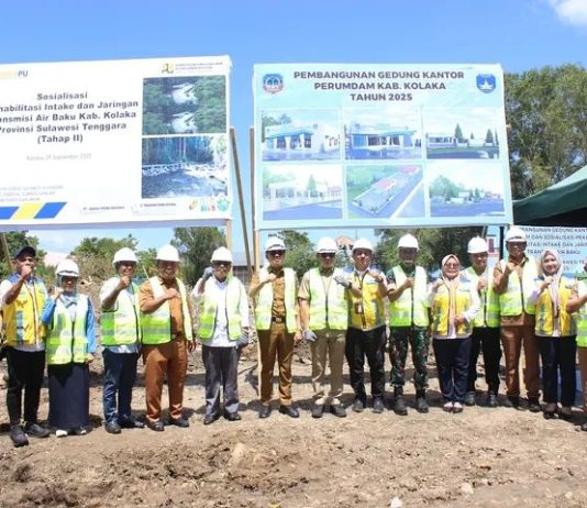 Bupati Kolaka Letakkan Batu Pertama Pembangunan Kantor Perumdam dan Sosialisasi Rehabilitasi Intake Tahap II