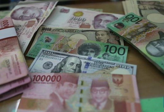 Rupiah Jadi Mata Uang Asia Terkuat, Peso Filipina Tertekan Paling Dalam