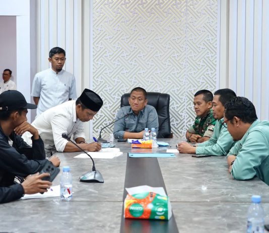 Bupati Luwu Timur Pimpin Rapat dan Saksikan Penandatanganan Kesepakatan Kompensasi Dampak Kebocoran Pipa Minyak