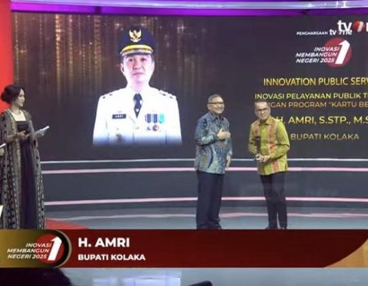 Bupati Kolaka Raih Penghargaan Nasional TVOne Berkat Inovasi “Kartu Beramal”