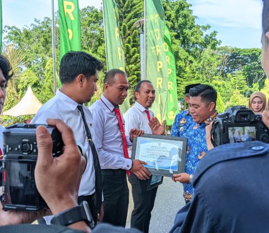 HUT Korpri ke-54, 10 Anggota Satreskrim Polres Kolaka Terima Penghargaan Atas Pengungkapan Kasus Penipuan dan Penggelapan