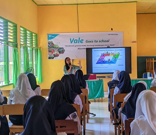 PT Vale IGP Pomalaa Perkenalkan Budaya Perusahaan dan Edukasi Lingkungan ke Siswa SMPN 2 Baula
