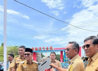 Pemkab Kolaka Serahkan 61 Unit Sepeda Motor, Dukung Kinerja Petugas Lapangan dan Tingkatkan PAD