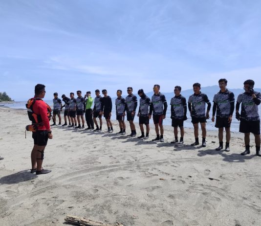 PT Vale IGP Pomalaa–Basarnas Kendari Latih Masyarakat SAR di Pantai Indah Kapu