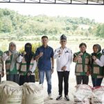 Pemkab Kolaka Hadirkan Kepedulian untuk Petani Lewat Bantuan Pupuk dan Kartu Beramal