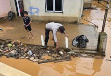 Ratusan Rumah Terendam, Warga Kolaka Bertahan di Tengah Banjir