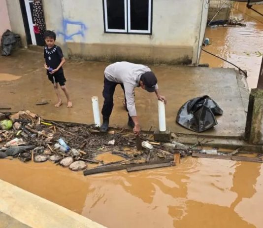 Ratusan Rumah Terendam, Warga Kolaka Bertahan di Tengah Banjir
