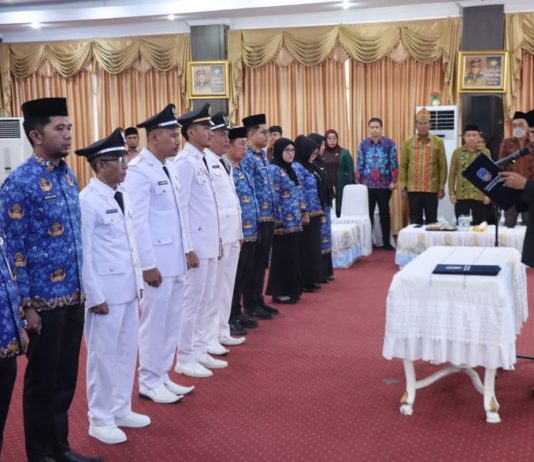 Mutasi 14 Pejabat Kolaka, Sekda Tekankan Pelayanan Cepat dan Transparan
