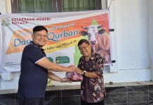 Idul Adha Penuh Berkah, Kejari Kolaka Salurkan Ratusan Paket Daging Qurban
