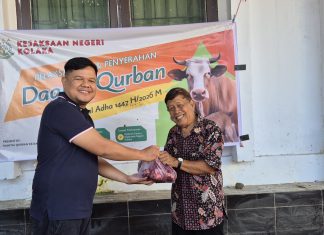 Idul Adha Penuh Berkah, Kejari Kolaka Salurkan Ratusan Paket Daging Qurban