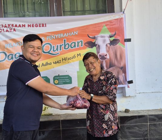 Idul Adha Penuh Berkah, Kejari Kolaka Salurkan Ratusan Paket Daging Qurban