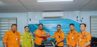 Perkuat Kesiapsiagaan Bencana, PT Vale Serahkan Bantuan Alat Penyelamatan Air dan First Aid Kepada Pos SAR Kolaka