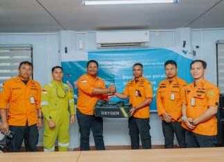 Perkuat Kesiapsiagaan Bencana, PT Vale Serahkan Bantuan Alat Penyelamatan Air dan First Aid Kepada Pos SAR Kolaka
