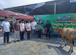 Polres Kolaka Salurkan Daging Qurban Kepada Masyarakat