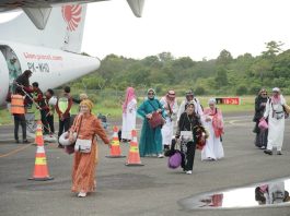 432 Jamaah Haji Kolaka Pulang dengan Selamat, Disambut Haru Keluarga di Bandara Sangia Nibandera