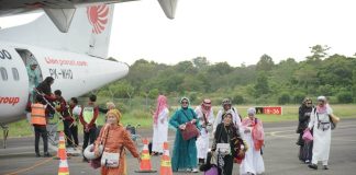 432 Jamaah Haji Kolaka Pulang dengan Selamat, Disambut Haru Keluarga di Bandara Sangia Nibandera
