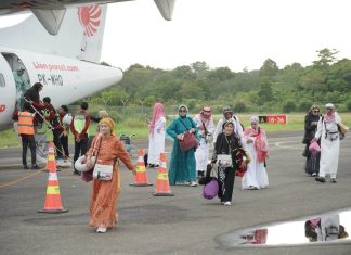 432 Jamaah Haji Kolaka Pulang dengan Selamat, Disambut Haru Keluarga di Bandara Sangia Nibandera