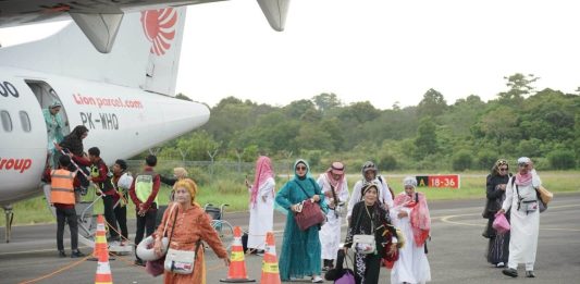 432 Jamaah Haji Kolaka Pulang dengan Selamat, Disambut Haru Keluarga di Bandara Sangia Nibandera