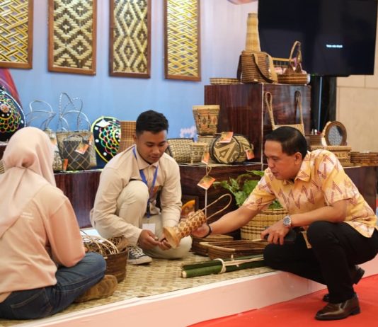 Perkuat Kriya Lokal Luwu Timur, PT Vale Hadirkan Anyaman Teduhu di Ajang Dekranas