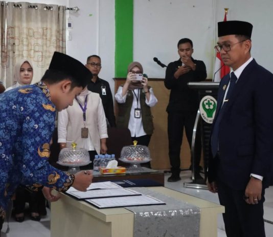Bupati Kolaka Ambil Sumpah 61 PNS, Tegaskan Integritas dan Profesionalisme sebagai Pilar Pelayanan Publik