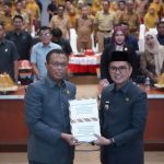 Bupati Kolaka Serahkan Ranperda Pertanggungjawaban APBD 2025, Tegaskan Komitmen Transparansi dan Akuntabilitas