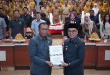 Bupati Kolaka Serahkan Ranperda Pertanggungjawaban APBD 2025, Tegaskan Komitmen Transparansi dan Akuntabilitas