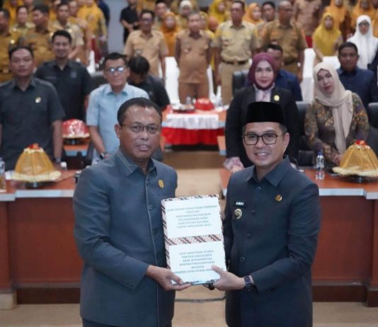 Bupati Kolaka Serahkan Ranperda Pertanggungjawaban APBD 2025, Tegaskan Komitmen Transparansi dan Akuntabilitas